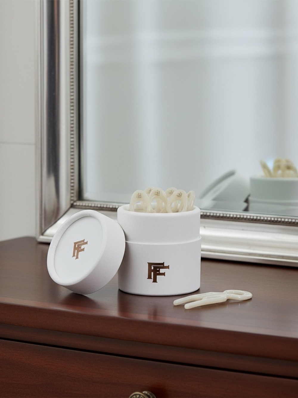 FIONA FRANCHIMON
Nº 1 HAIRPIN PETITE | Champagnized (5 per box) Never used